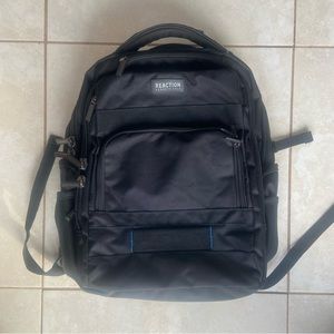 Kenneth Cole Reaction Dual Compartment with USB Port (RFID)